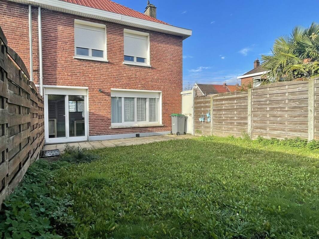 Maison à NEUVILLE-EN-FERRAIN