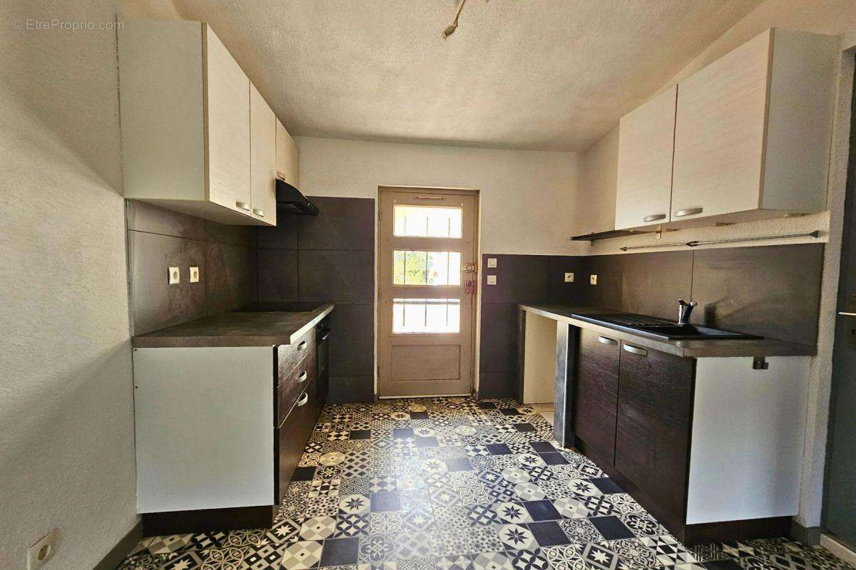 Appartement à REYNES