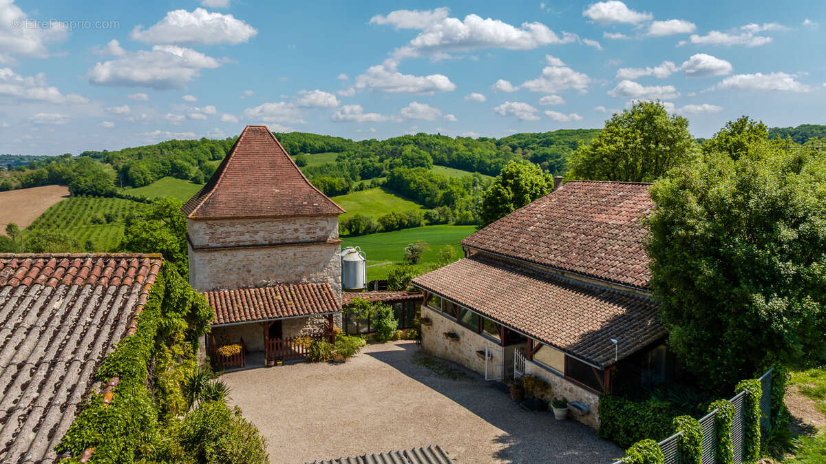 Maison à SAINTE-COLOMBE-DE-VILLENEUVE
