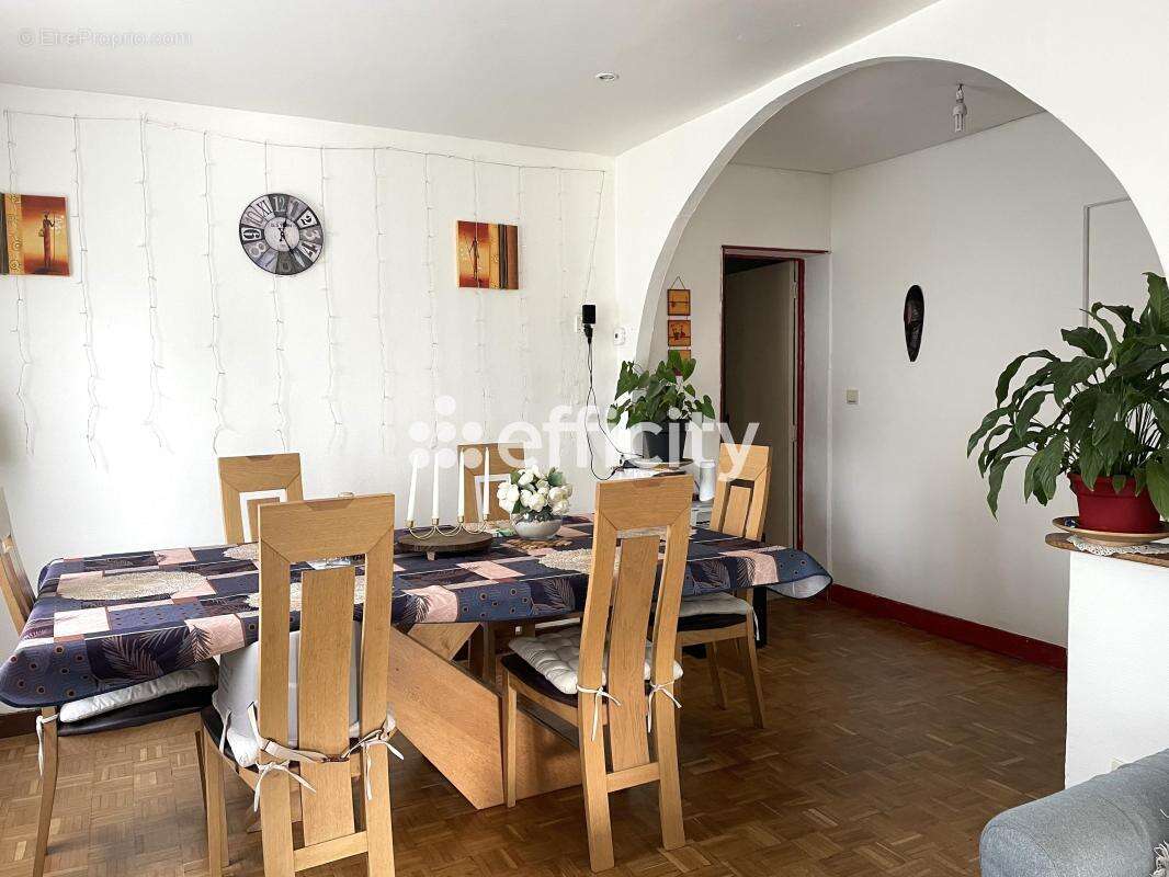 Maison à SAINTE-GENEVIEVE