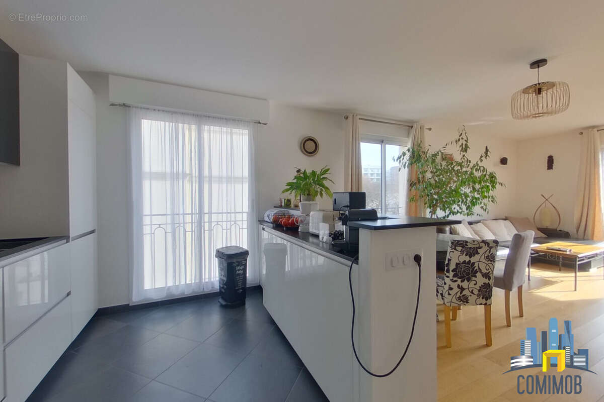 Appartement à LA GARENNE-COLOMBES