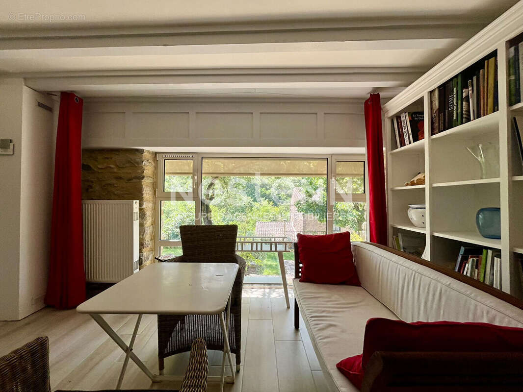 Maison en pierre de caractère rénovée de 185 m² à Fajac-en-Val, 20 km de Carcassonne, 4 chambres, bureaux, cadre naturel au calm - photo 9