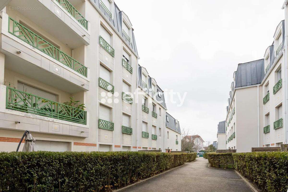 Appartement à LES PAVILLONS-SOUS-BOIS