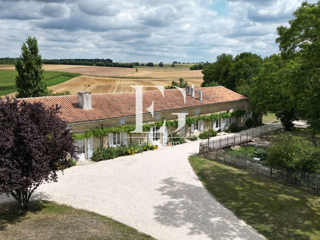 Maison à VILLEFAGNAN