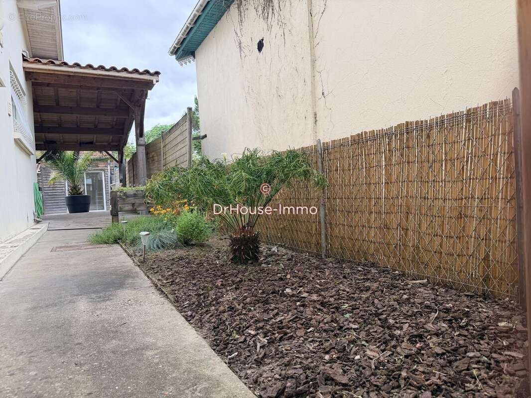 Maison 136 m² à Cenon  - photo 19