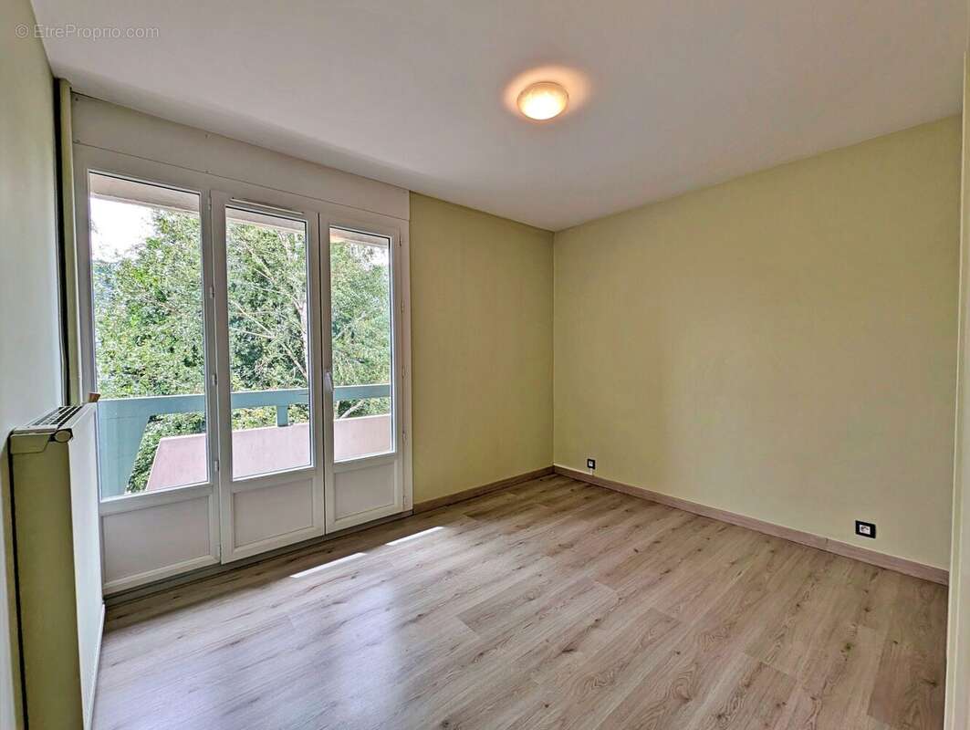 Appartement à GUILHERAND-GRANGES