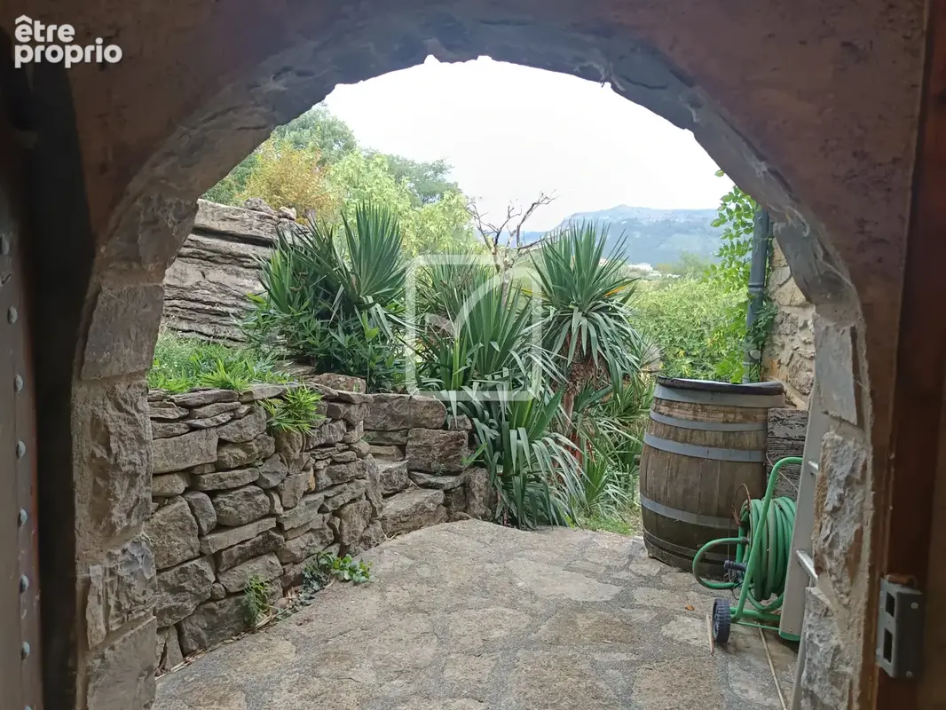 Maison ancienne de caractère au charme d'antan préservé sur terrain de 912 m2 - photo 10