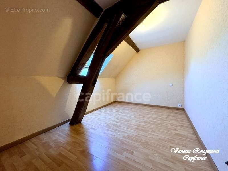 Maison familiale de 140 m² avec jardin arboré et dépendance – Poilly-sur-Tholon - photo 14