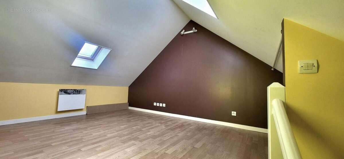LE HOULME : Maison de Ville rénovée de 75 m² avec 3 CH, Terrasse et bâtiment annexe - Prix attractif ! - photo 5