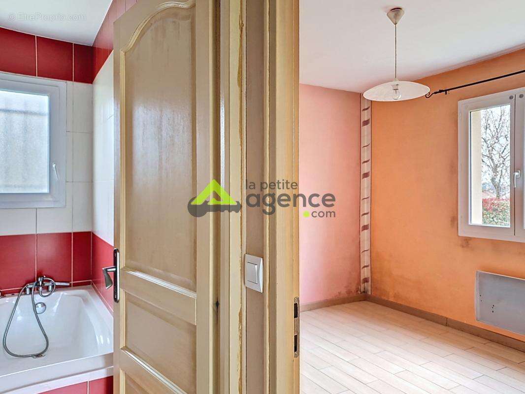 Maison à SAINTE-FEYRE