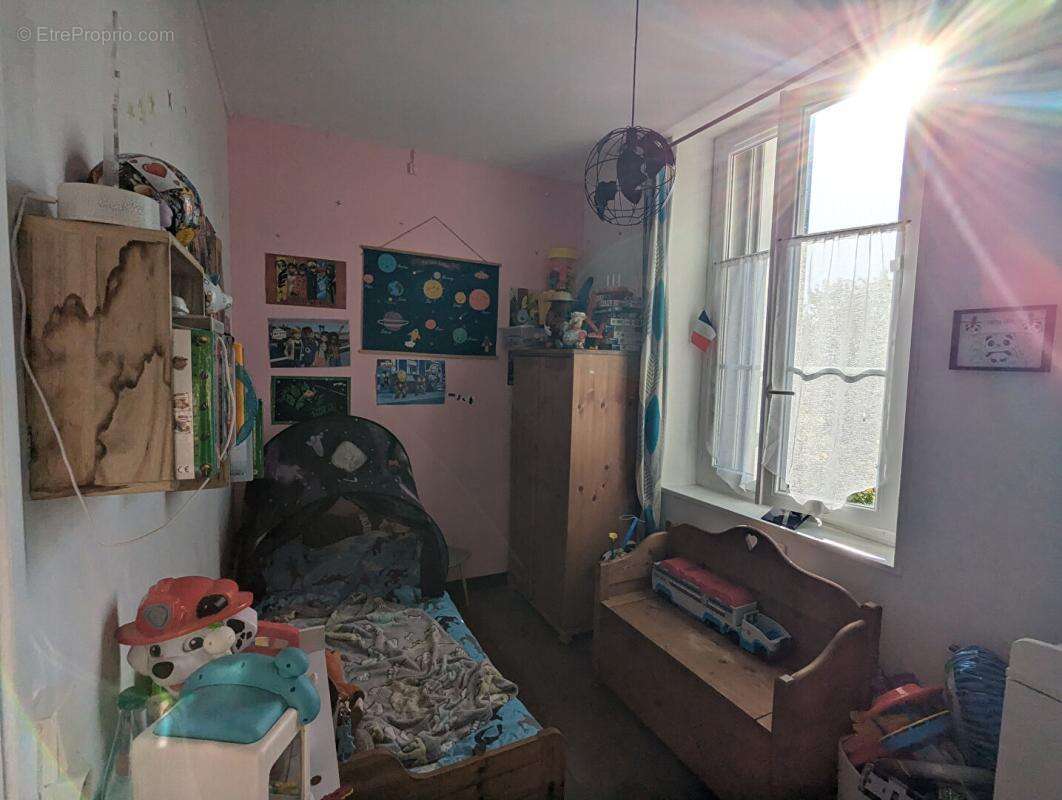 Immeuble de rapport: 2 appartements et local commercial - photo 8
