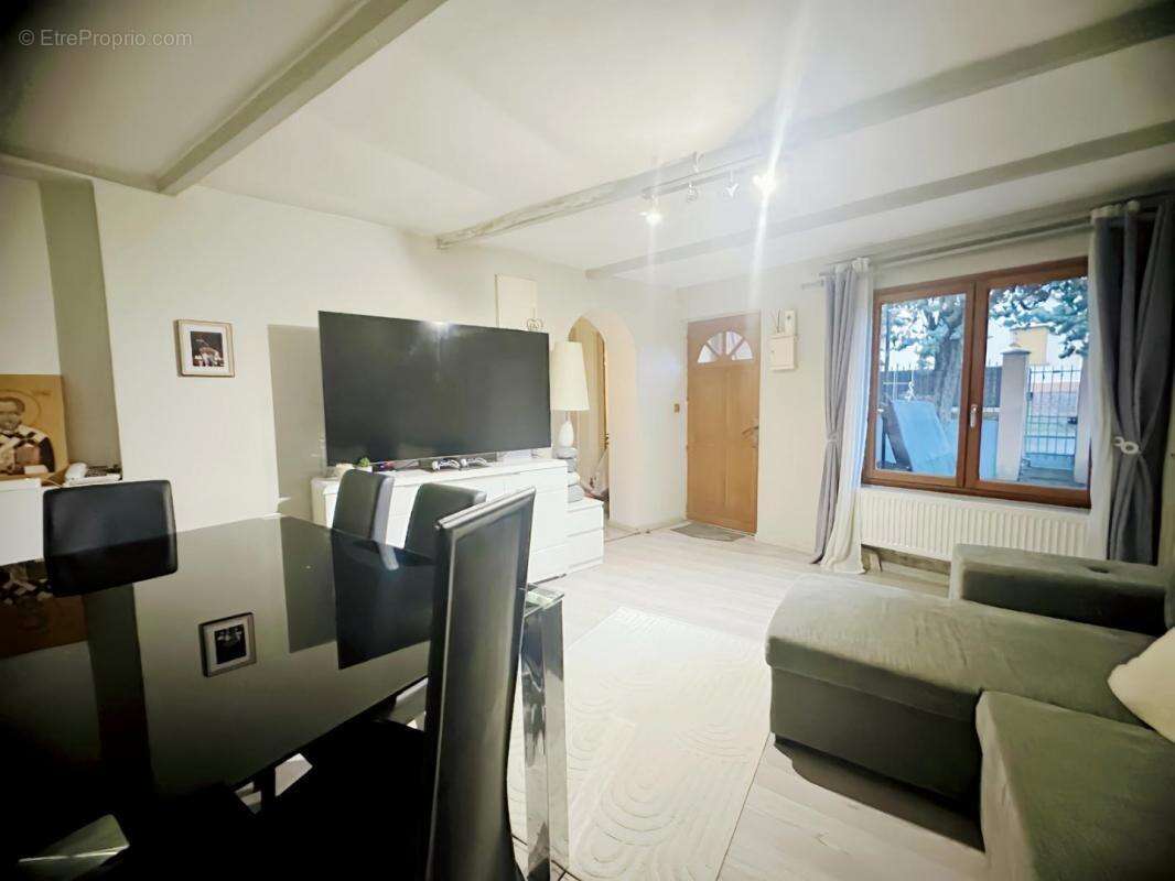 Maison à VILLETANEUSE