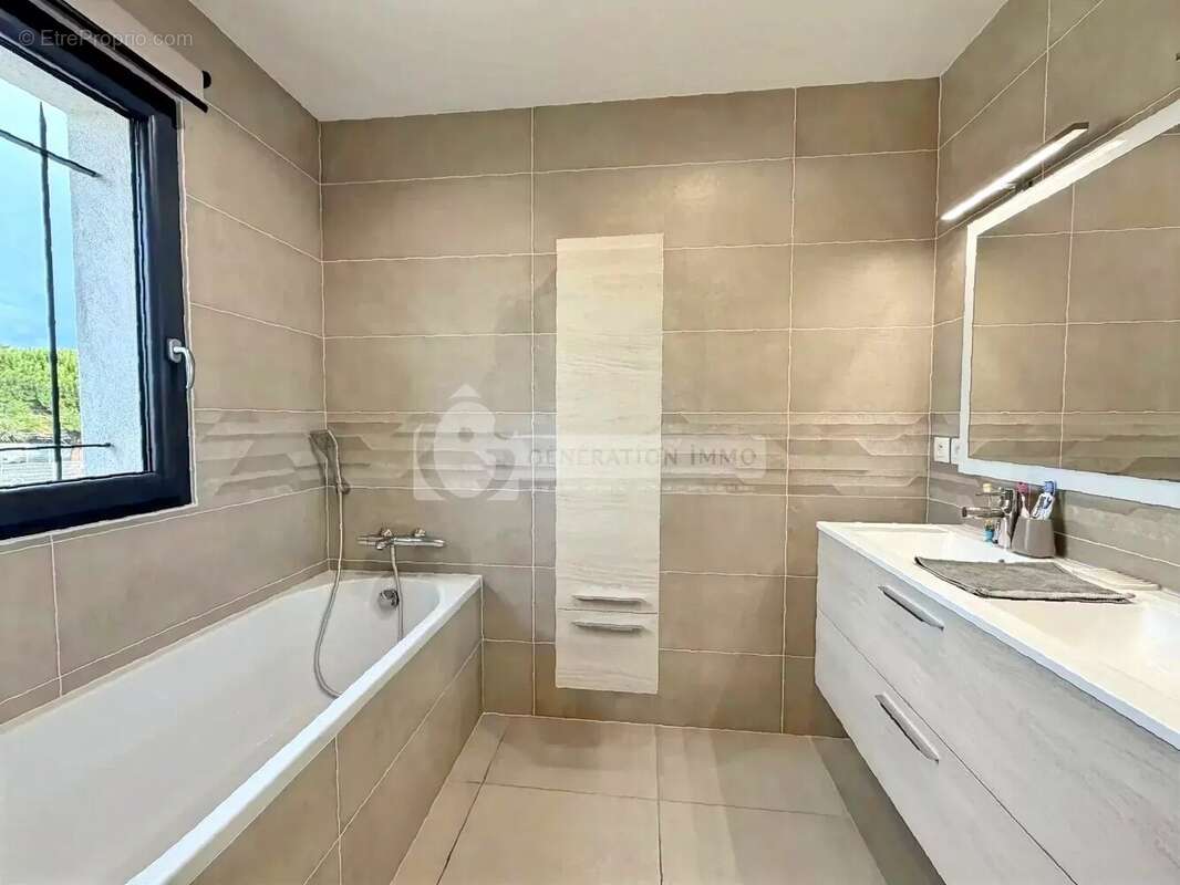 Maison à SAINT-MARTIN-DE-CRAU