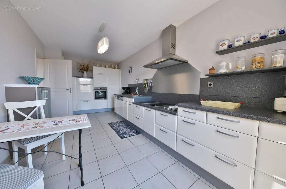 Appartement Uzès, centre-ville à pied, garage - photo 8