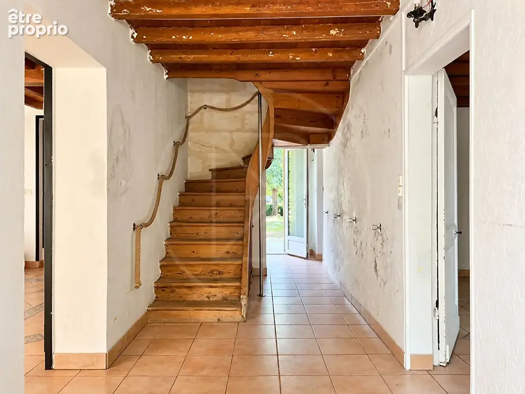 Maison en pierre dans un village en bord de rivière - photo 5