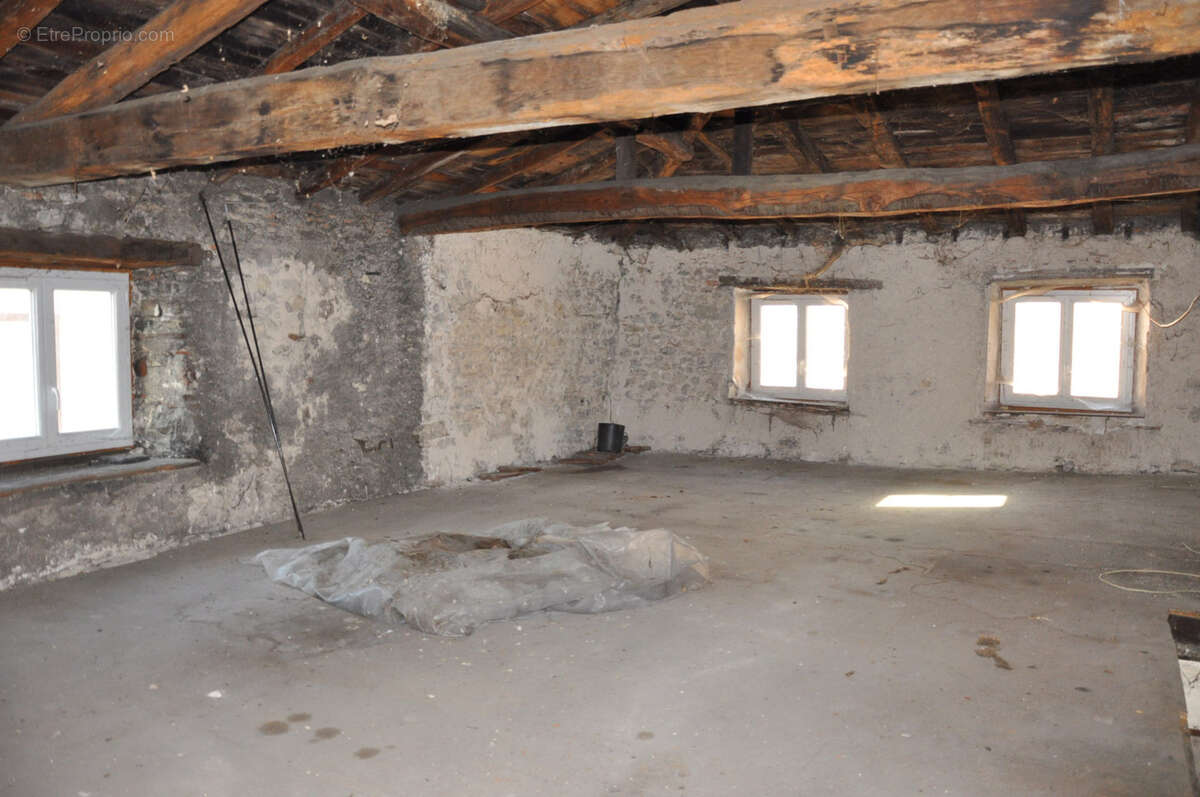 Maison à REGNY