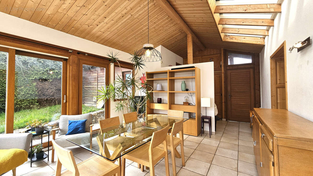 Maison à PREVESSIN-MOENS