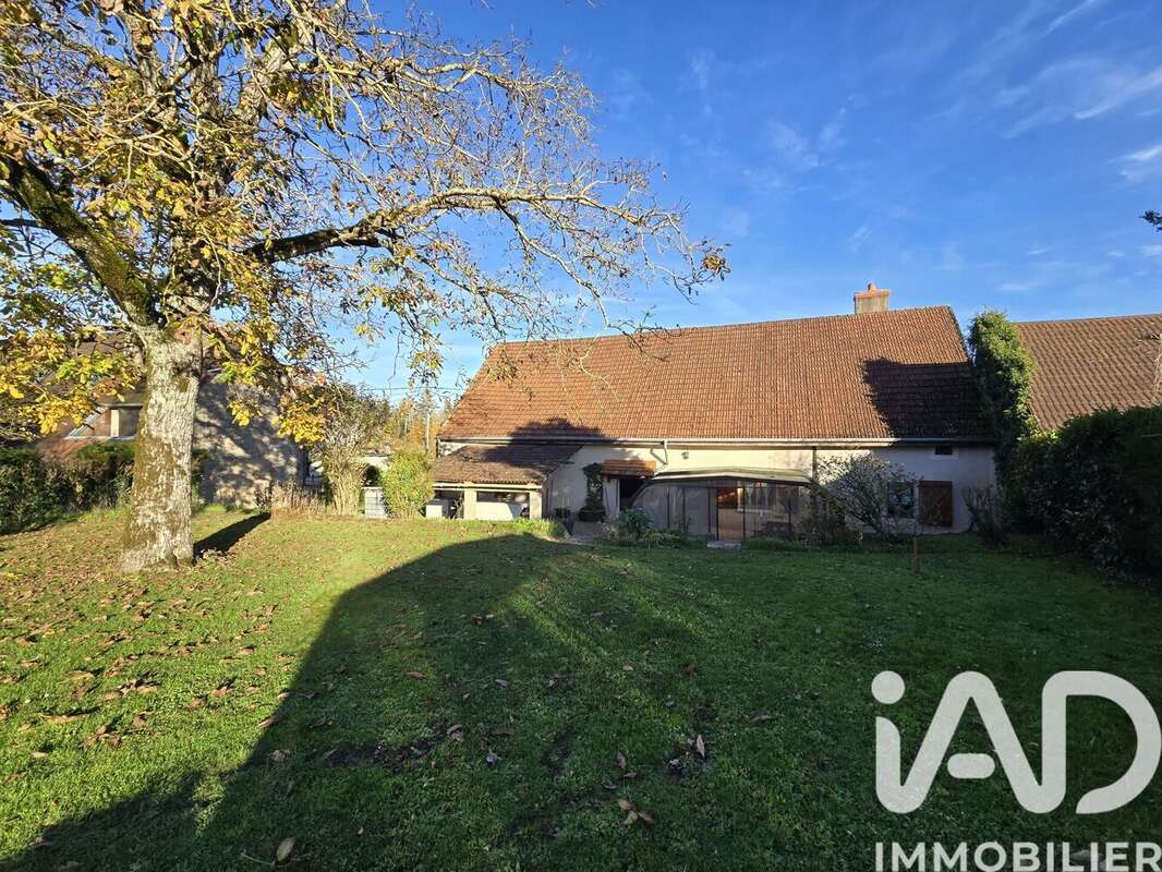 Photo 3 - Maison à ESSERTENNE-ET-CECEY