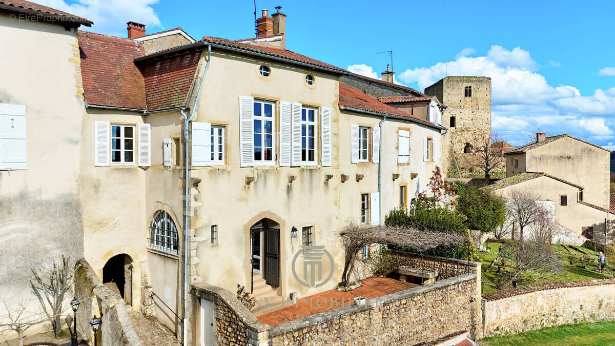 Maison à SEMUR-EN-BRIONNAIS