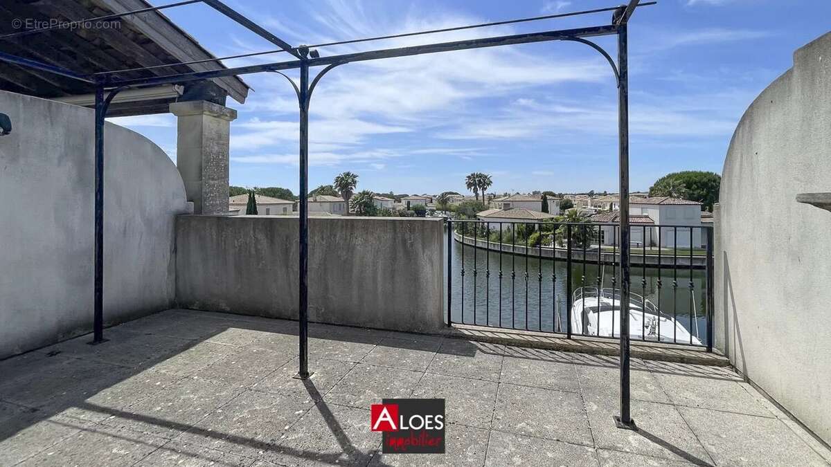 Marina Aigues-Mortes 4 pièces avec poste d'amarrage, garage et parking - photo 12