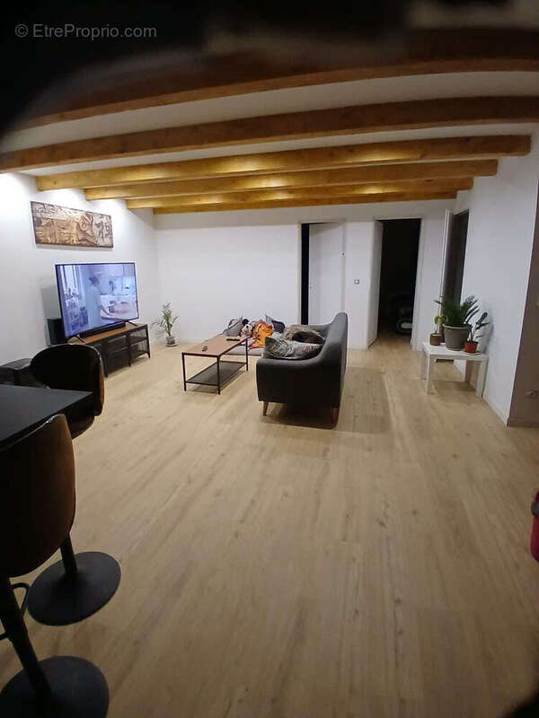 Appartement à MEZERIAT