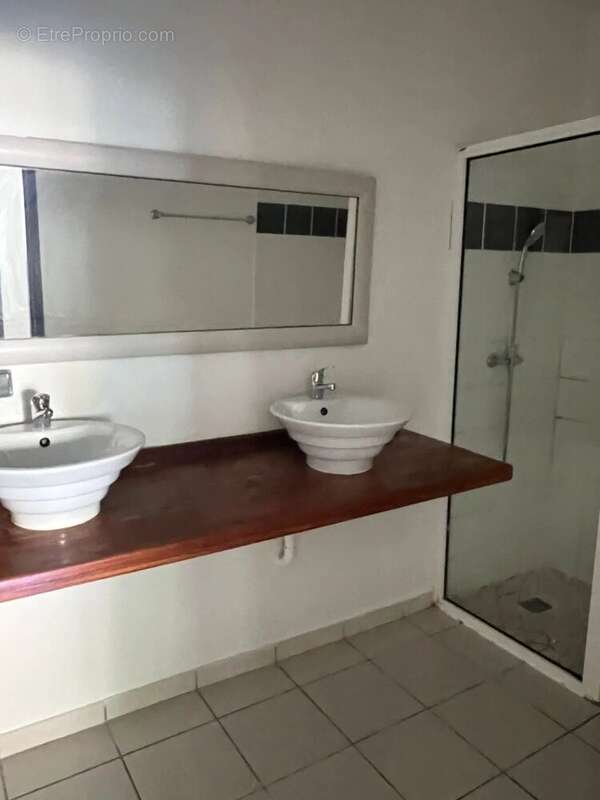 Appartement à REMIRE-MONTJOLY