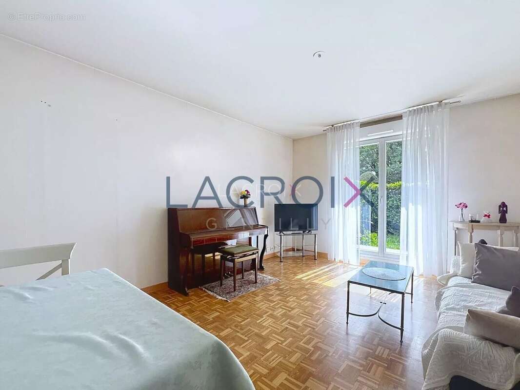 Appartement à L&#039;HAY-LES-ROSES