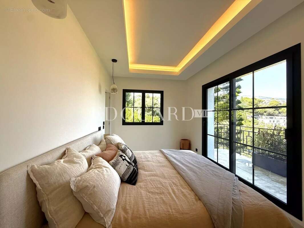 Superbe villa contemporaine avec piscine, une oasis de lumière au cœur de Roquebrune Cap Martin - photo 19