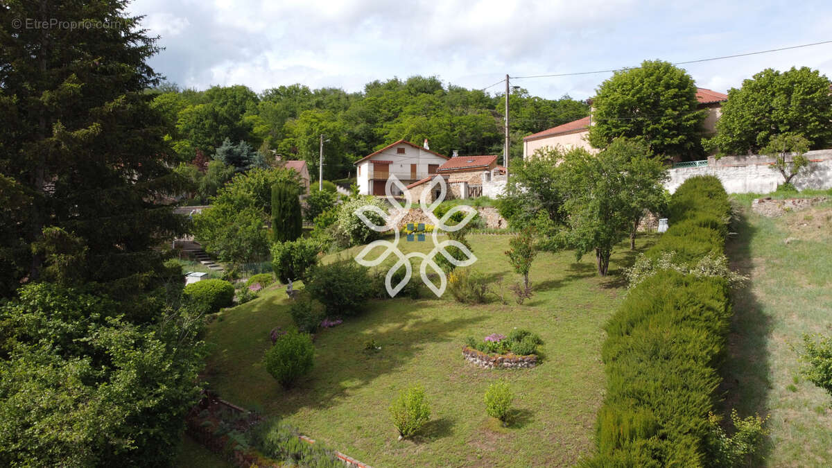 Maison à AUZAT-LA-COMBELLE