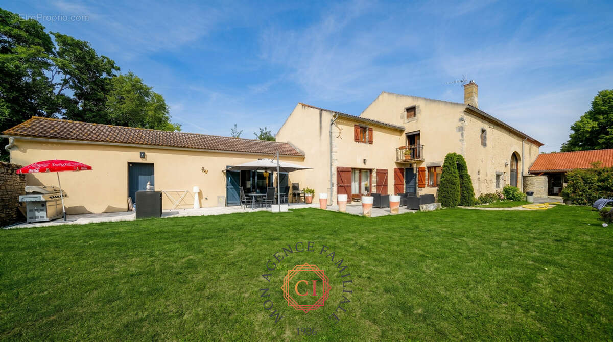 Propriété d'exception avec château, maison indépendante et parc d'env. 2,4 hectares - photo 8