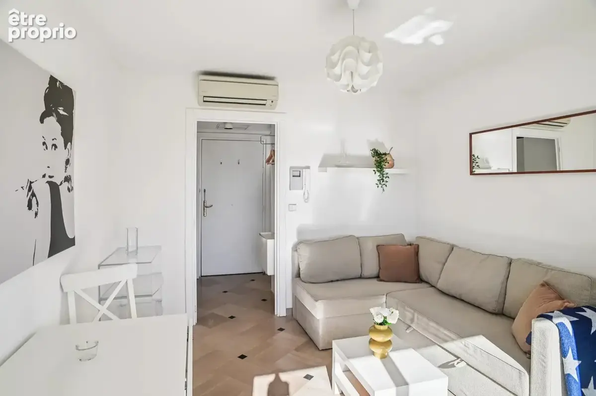 EXCLUSIVITE - CANNES CROIX DES GARDES - Studio, vue mer dans résidence avec piscine. Cave, poss. garage - photo 6
