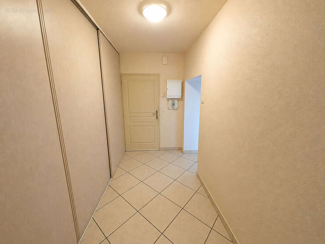 Appartement T3 avec vue Rhône - photo 2