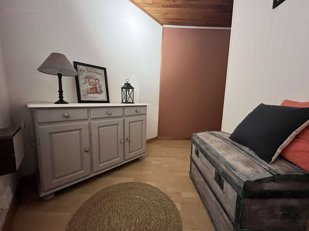 LA REOLE - Maison de ville avec logement indépendant, 2 garages - photo 16