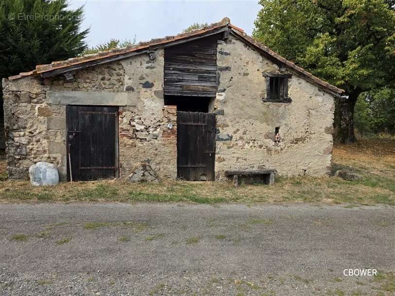 Maison à ADRIERS