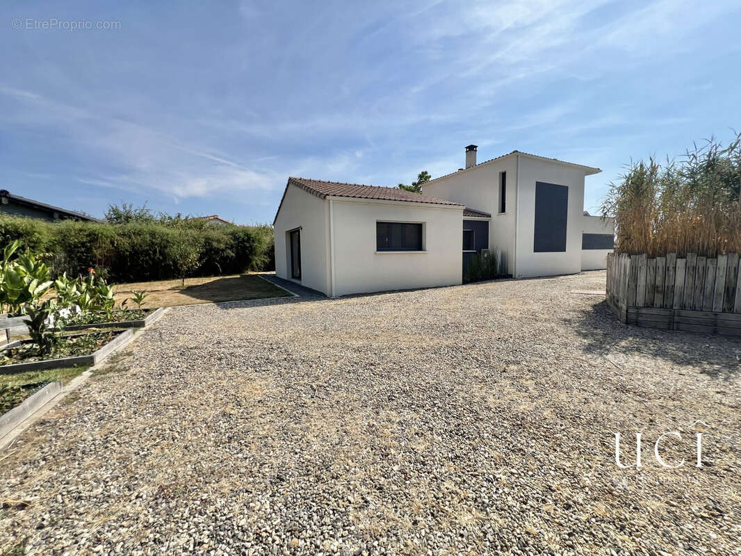 Maison 166 m² à Geneston  - photo 2