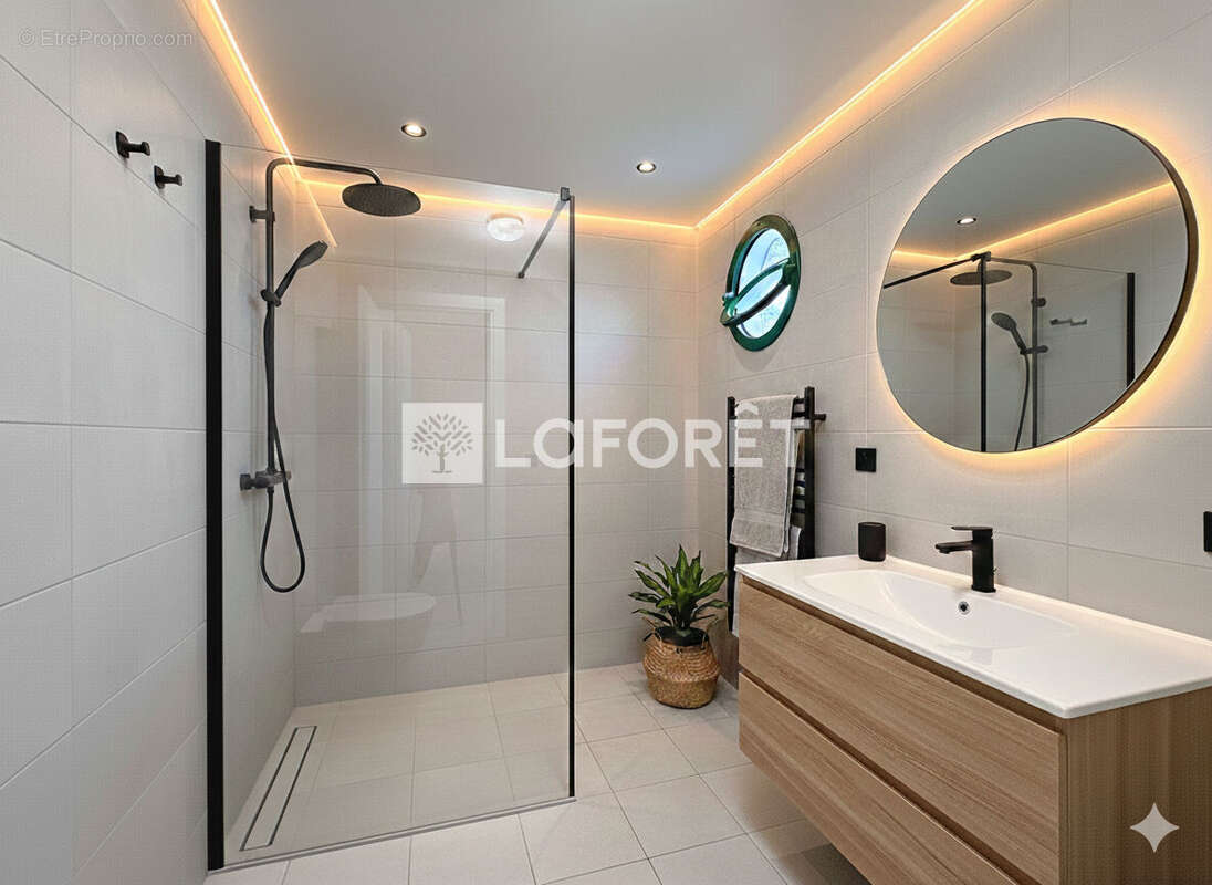 Appartement à PARIS-8E