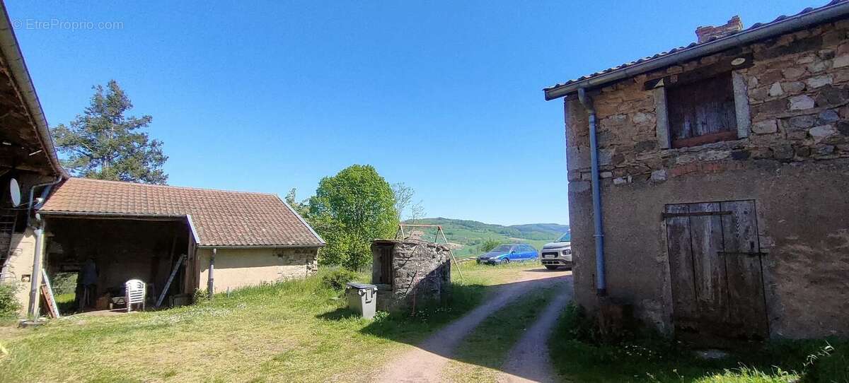 Maison à SAINT-LEGER-SOUS-LA-BUSSIERE