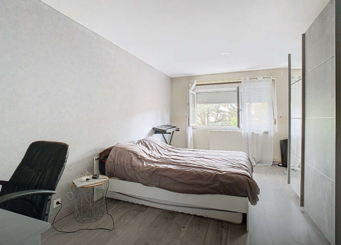 Chambre 1 - Appartement à VILLEFRANCHE-SUR-SAONE