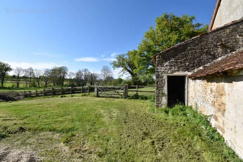 Maison à SAINT-LEGER-MAGNAZEIX