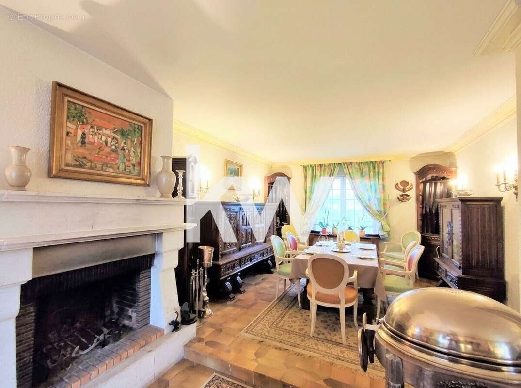 Maison 257 m² à Montrond-Les-Bains  - photo 3