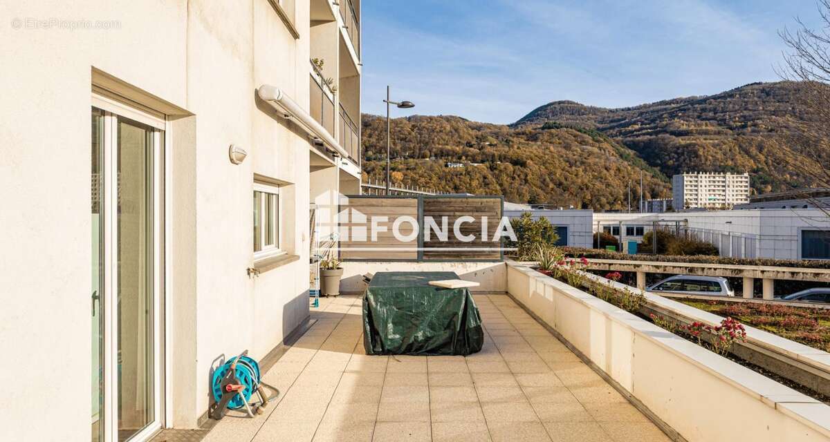 Appartement à SAINT-MARTIN-D&#039;HERES