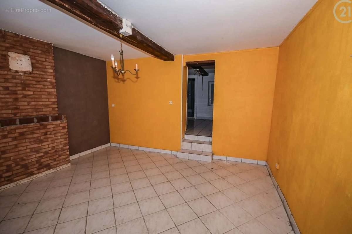 Maison à AVESNES-SUR-HELPE