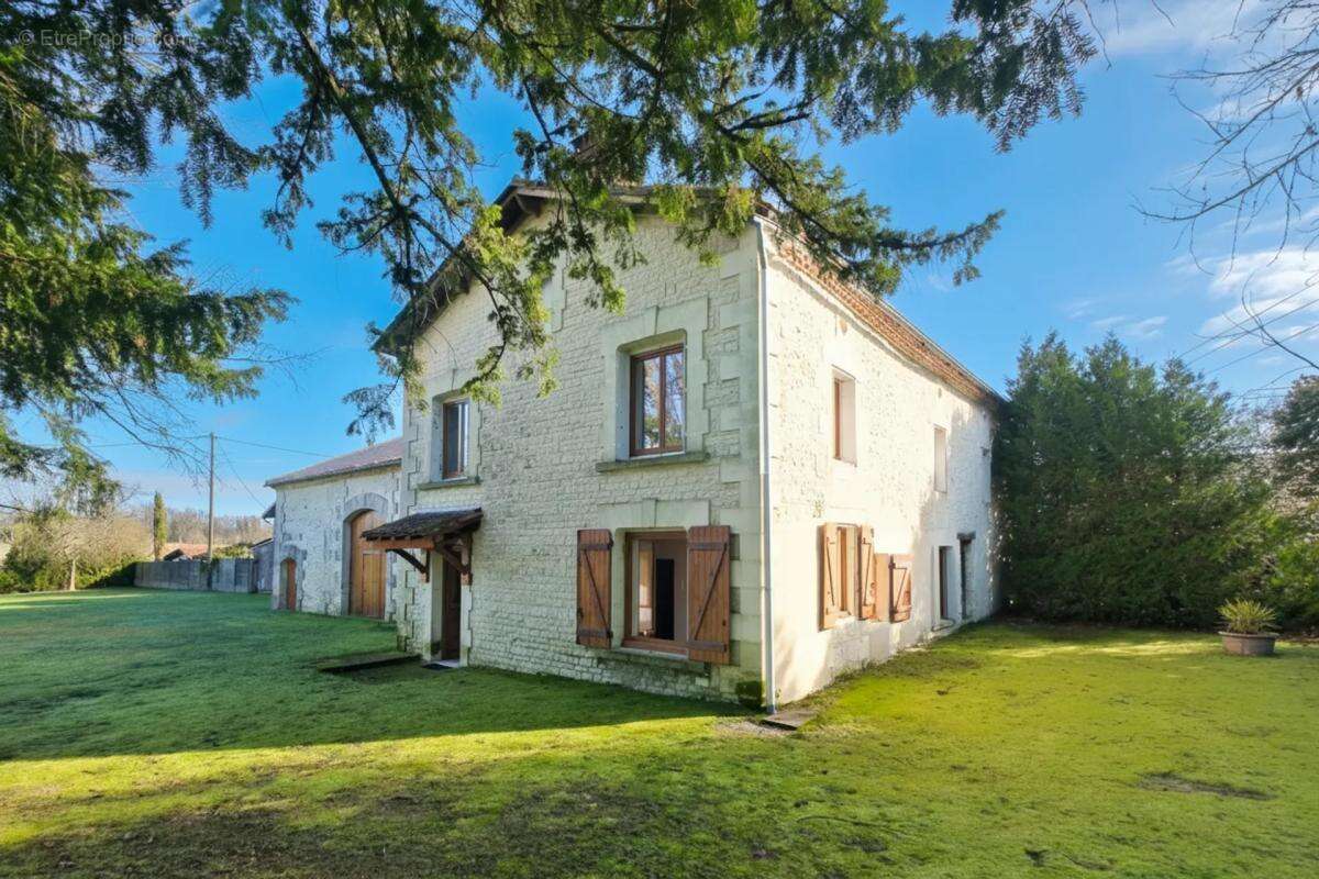 Maison à GRAND-BRASSAC