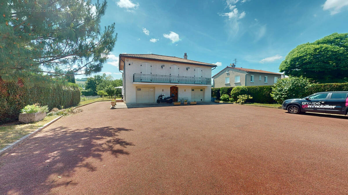 Maison à BRIVES-CHARENSAC