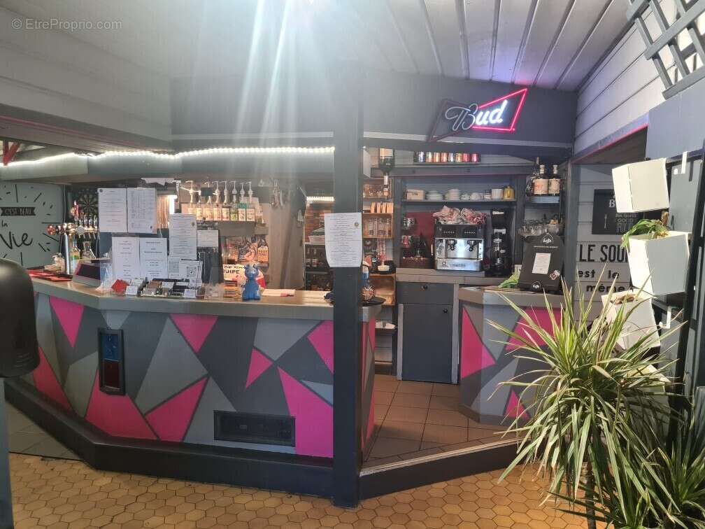 Commerce à NIEUL-LE-DOLENT