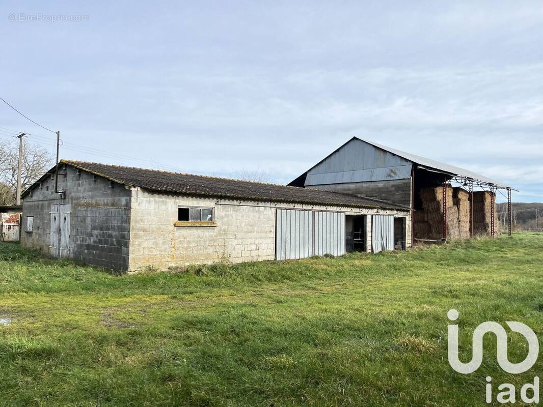 Photo 1 - Terrain à SAINT-SAVIN