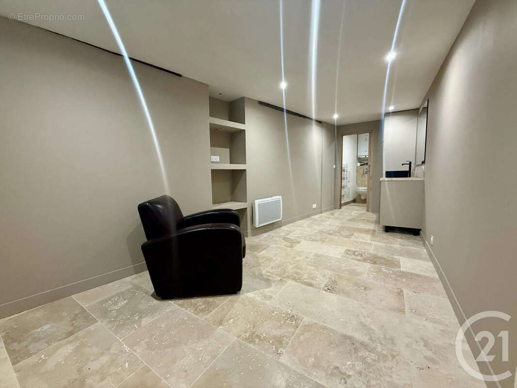 Autre à FONTAINEBLEAU