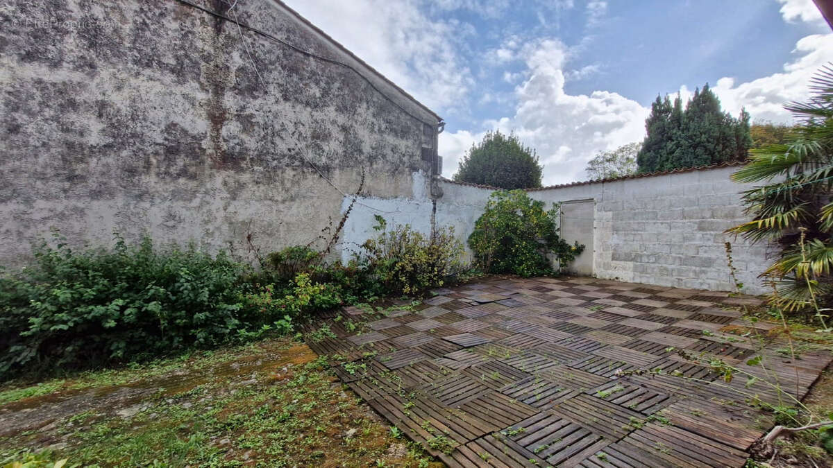 Maison à MORTAGNE-SUR-GIRONDE