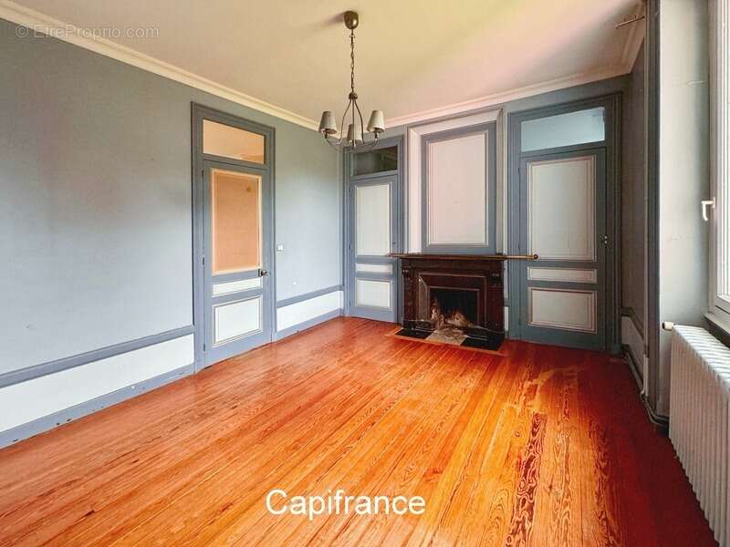 Maison à EYZIN-PINET