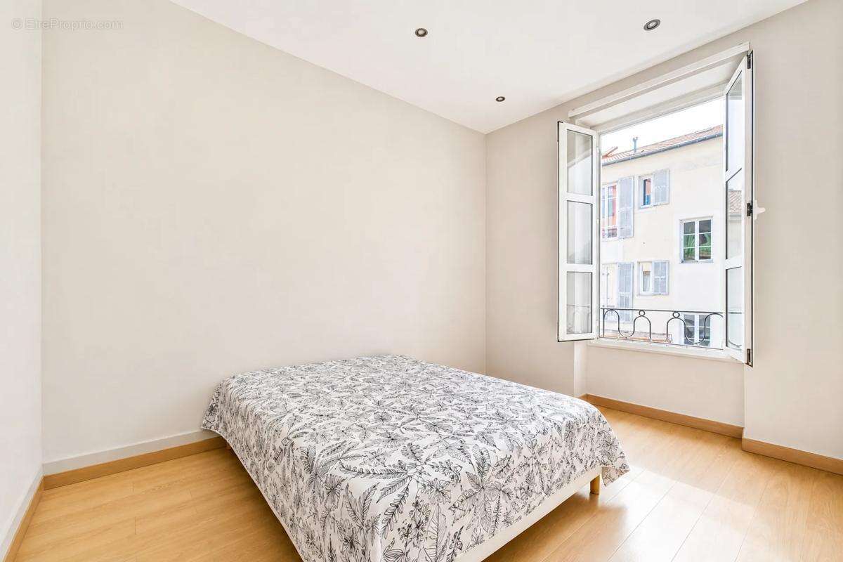 Appartement T2 lumineux avec potentiel à Nice - photo 6